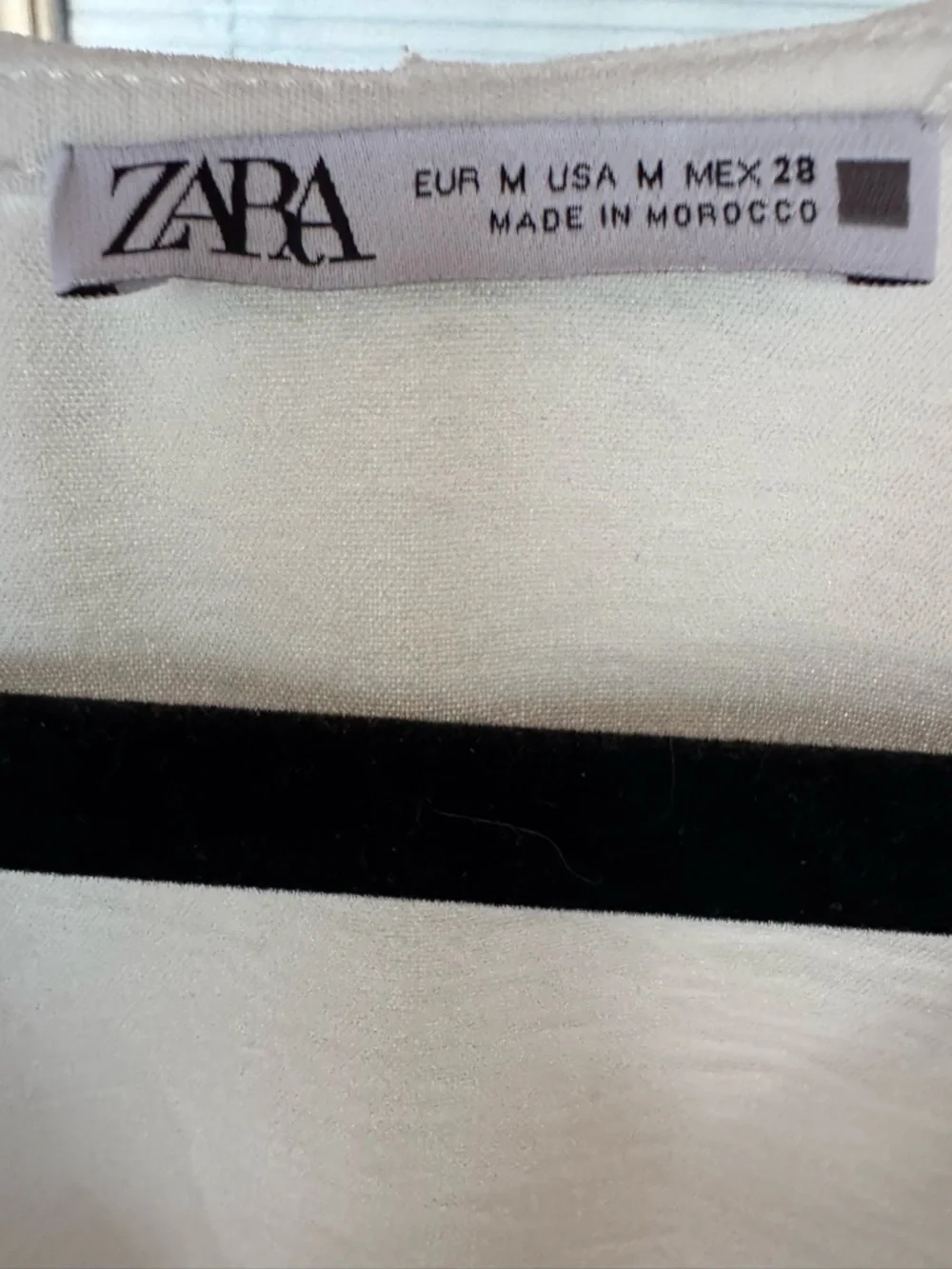 Zara White V-Neck Smocked-Hem Crop Top - Picture 4 of 4